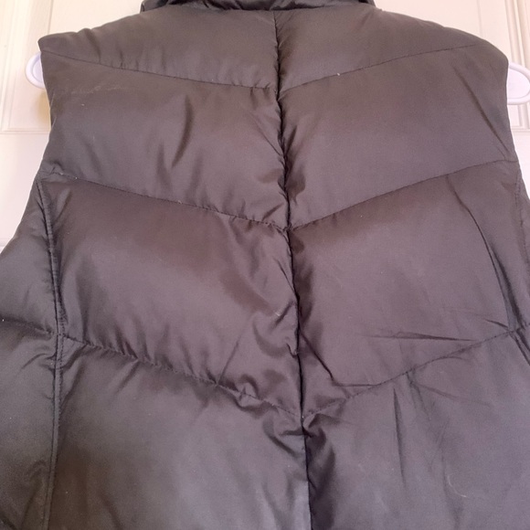 Banana Republic Puffer Vest - Picture 11 of 12